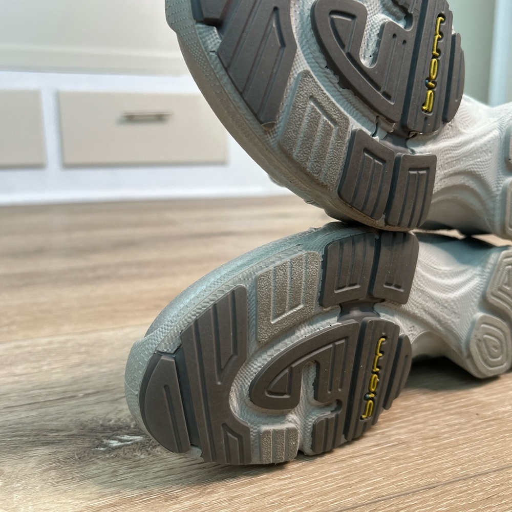 Ecco Women's Silver and Cream Sneakers - Picture 9 of 12